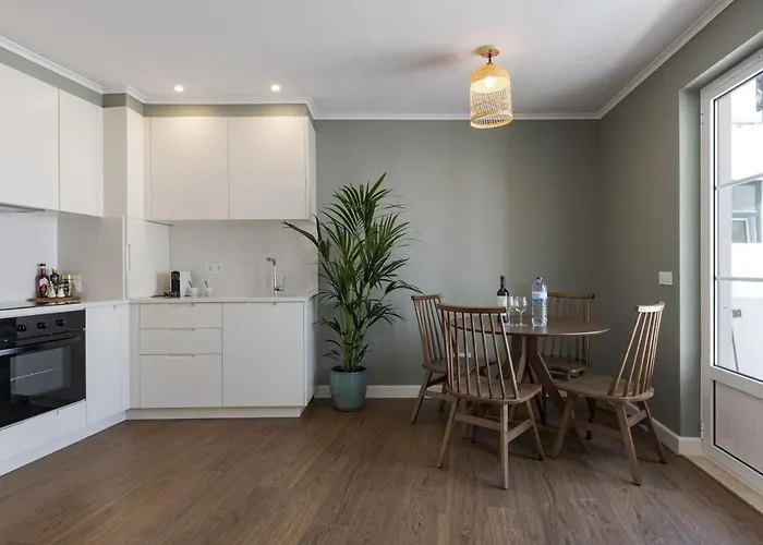 شقة Peixeira And *